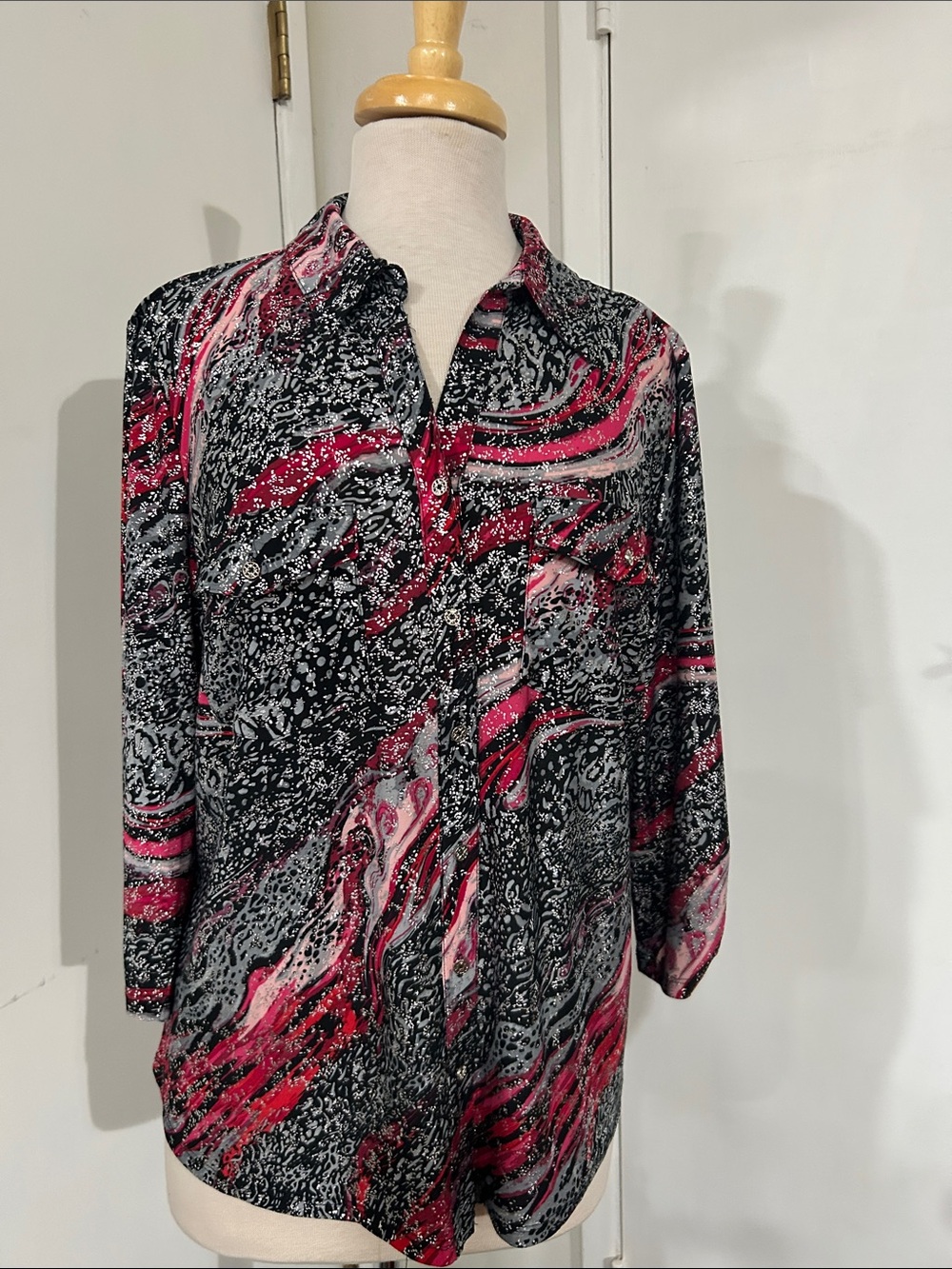 Women's Pink & Black Abstract Print Button-Down Shirt